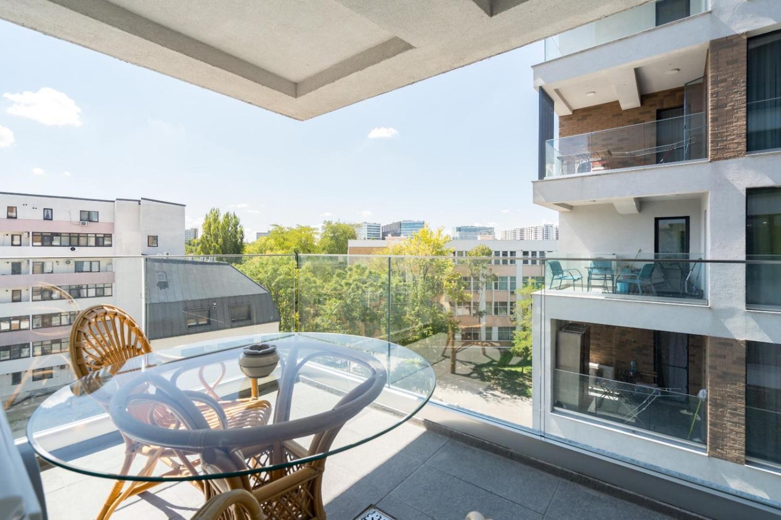 A Home Away - Politehnica Park Bucharest Exterior photo